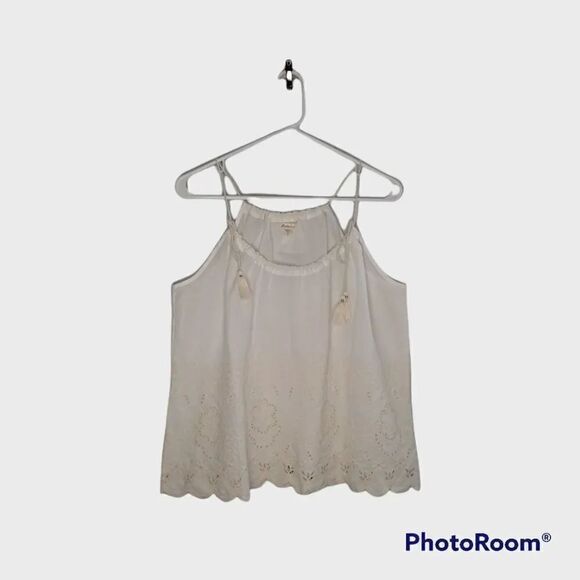 Beltaine Tops - Elegant White Sleeveless Blouse